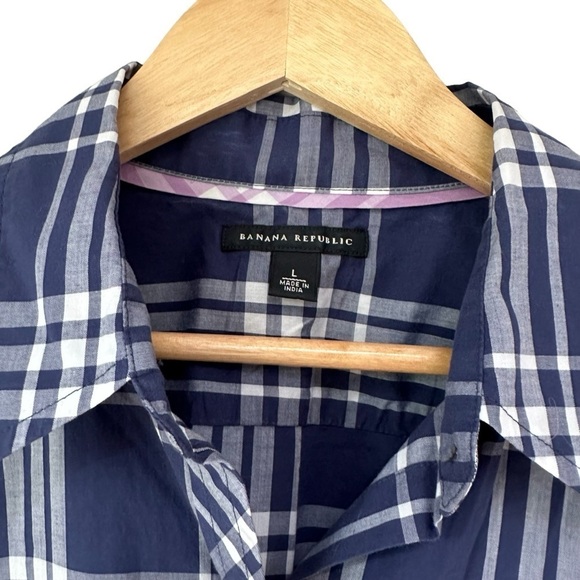 Banana Republic Blue and White Plaid Cotton Button Down Blouse, Large - Picture 3 of 10